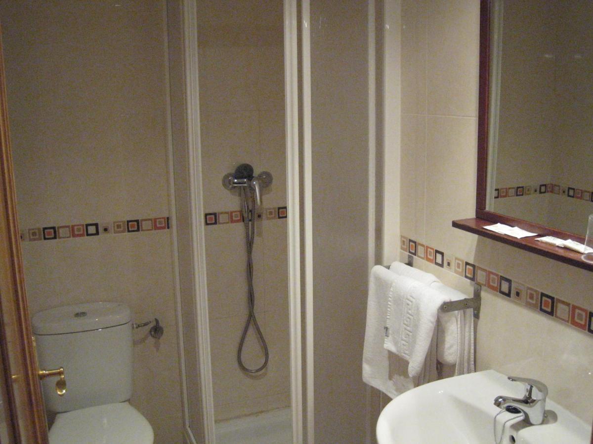 El Burgo de Ebro Hostal Alfajarin الغرفة الصورة
